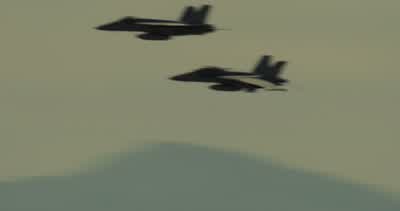 Talk to me, Bob. - Top Gun: Maverick