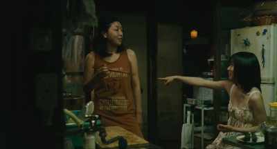 Talkative men are no good.
Talkative men are bad! - Shoplifters