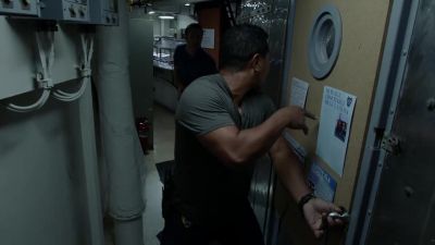 Tani, she's stuck inside! - Hawaii Five-O