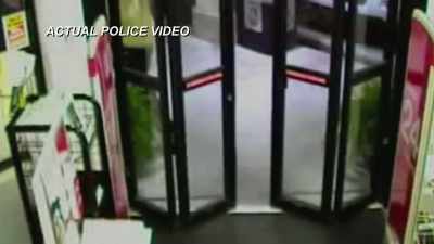Tanner: LATEX GLOVES ARE
PRETTY COMMON TO THOSE - Hometown Homicide