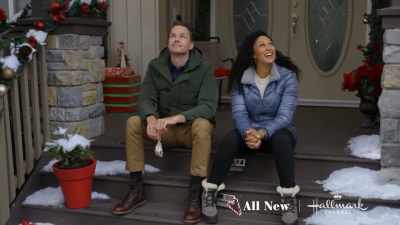 [Tanya gasps] - The Santa Stakeout