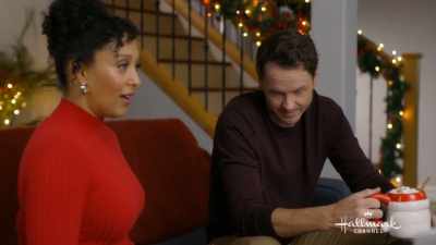 [Tanya laughs] - The Santa Stakeout