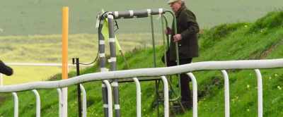 Tapes are across.
Starter's getting up there. - Dream Horse