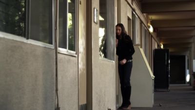 ( taps softly ) - Pretty Little Liars