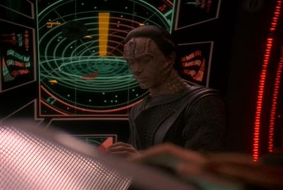 Target at 500,000 kilometers. - Star Trek: Deep Space Nine