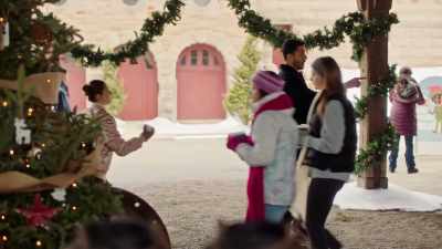 - Target. What side do you want?
- Um, right side! - Mom's Christmas Boyfriend