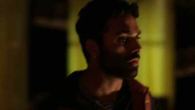 Tariq, somebody has been
following me for weeks. - Wisdom of the Crowd