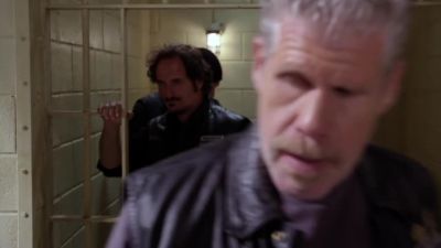 - Τhanks.
- Clay, Jax, need a minute. - Sons of Anarchy