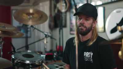 [Taylor Hawkins] I wasn't
shining at anything, - Let There Be Drums!