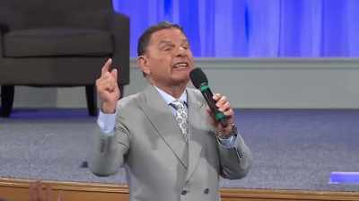 Te declar azi liber de datorii,
spune Dumnezeu. - American Gospel: Christ Alone