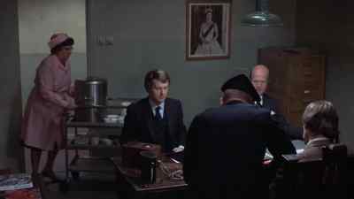 - Tea or coffee?
- Tea, please. Two sugars. - O Lucky Man!