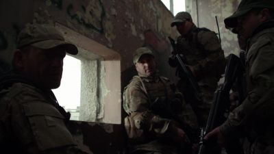 Team Alpha, Team Bravo, get ready to bound. - Sniper: Legacy