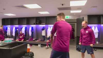 [team cheering] - All or Nothing: Manchester City