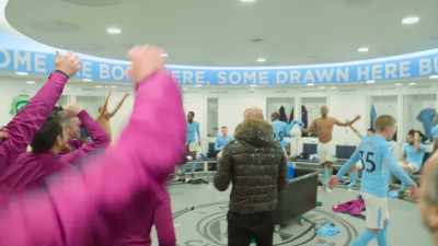 [team singing indistinct] - All or Nothing: Manchester City
