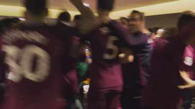 [team singing] Oh, Kevin De Bruyne! - All or Nothing: Manchester City