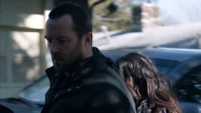 Team... you see those footprints? - Blindspot