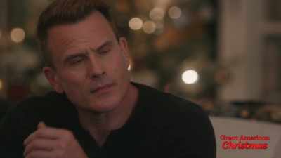 - [teary] Yes. Yes! - My Christmas Hero