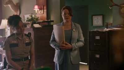 Technically, my mistake,
but the judge's assistant - Reba McEntire's The Hammer