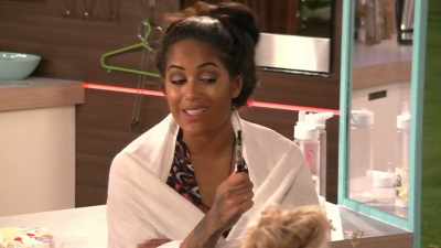 ‐Tel felt bad for saying it.
‐We're just a very
honest group - Love Island