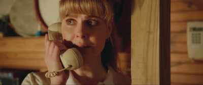 (telephone explodes)
(Heather screams) - She Came from the Woods