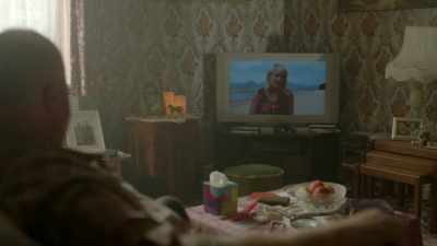 TELEVISION: Edna is
looking at her surroundings - The Tuckers