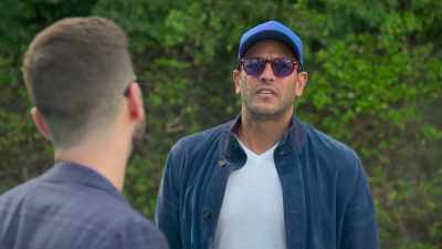 -Tell me a little bit about your client.
-He's a director, actually. - Buying Beverly Hills