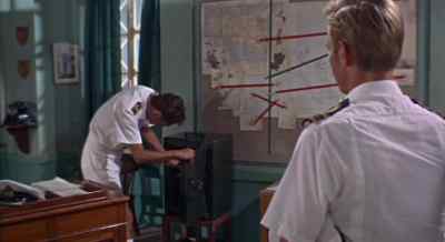 - Tell you anything about it, did they?
- No, they didn't. - Hell Boats