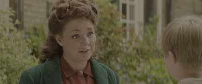- Tell me!
- (SIGHS) - The Railway Children Return