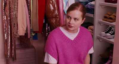 ♪ Tell me
What's wrong with me ♪ - Mean Girls