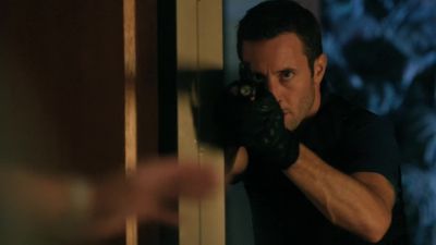 Tell your men to put
their guns down right now, Adam. - Hawaii Five-0
