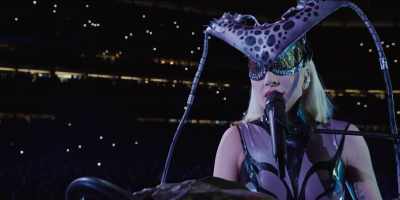 ♪ Tell me something, girl ♪ - Gaga Chromatica Ball