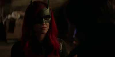 - Tell the Crows to stand down.
- Are you crazy? - Batwoman