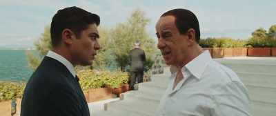 Tell them to come dressed simply,
light makeup, without heels. - Loro 1