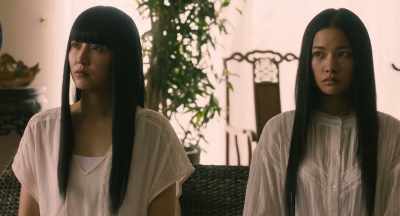 Tell us something about her.
Anything. - The Confidence Man JP - The Movie -