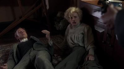 - Tell me what you did to Lillian.
- Do it, Emily. - Murdoch Mysteries