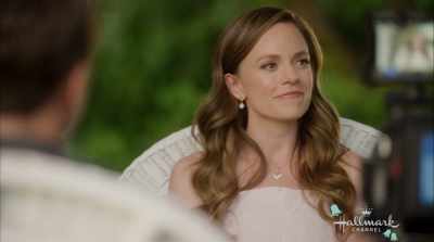 Tell me what you think
is special about Lucie. - The Last Bridesmaid