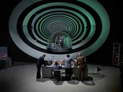 - Ten, 9...
- [ Whirring ] - The Time Tunnel