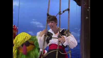 ♪ Ten thousand miles ♪ - The Muppet Show