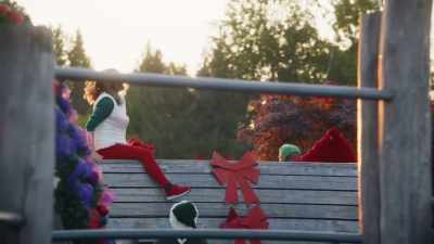 (tender music) - Holiday Road