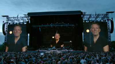 Tends to make people - Road Diary: Bruce Springsteen and The E Street Band