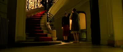 Tenez, le voilà qui descend. - Amélie