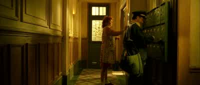 - Tenez, pour vous. - Amélie