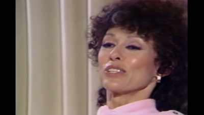 Tenho que ter dignidade." - Rita Moreno: Just a Girl Who Decided to Go for It