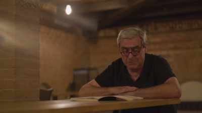 Tenía cosas que quería explorar". - The Tattooist’s Son: Journey to Auschwitz