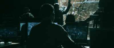 -[tense music]
-[indistinct chattering] - Alien: Battlefield Earth