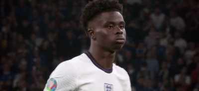 [tense music playing] - The Final: Attack on Wembley