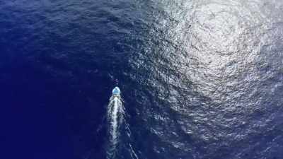 [tense music playing] - Deadliest Catch: Bloodline