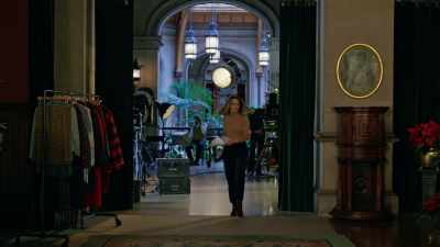 [tense music] - A Biltmore Christmas