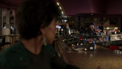 ♪ tense music ♪ - Ray Donovan
