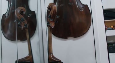 (tentative piano music) - Ron Carter: Finding the Right Notes